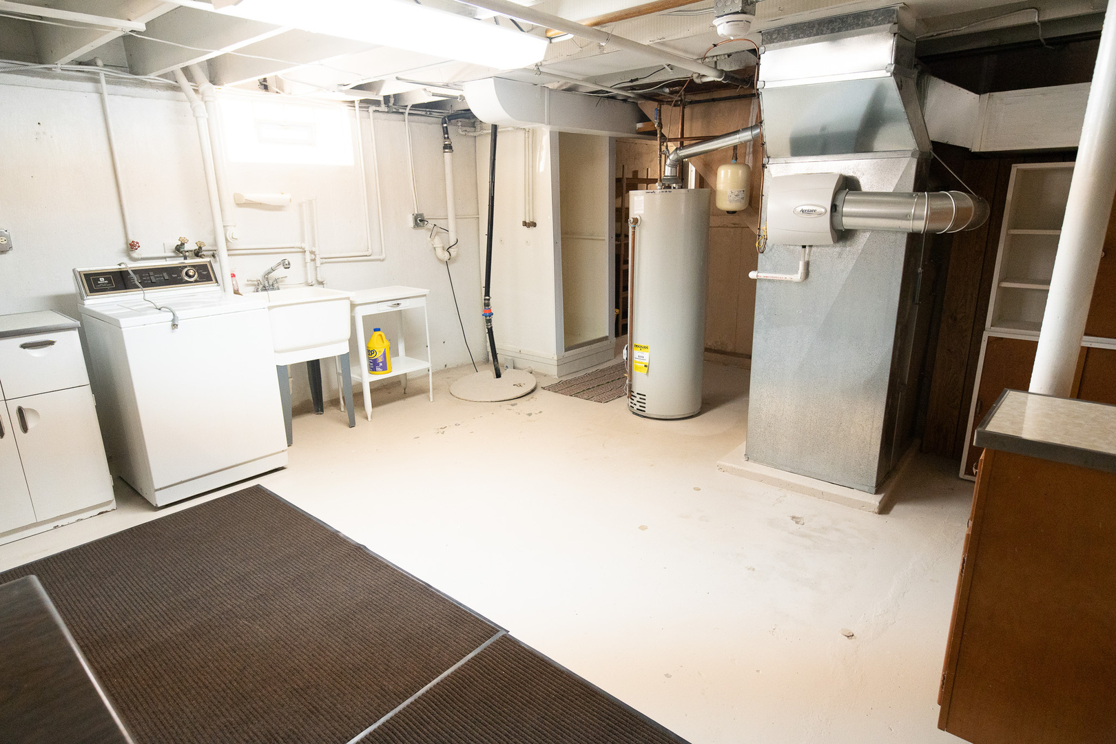 6645 Riverside Drive Tinley Park, IL 60477 - Photo 24 of 38 a view of a storage & utility room with a sink