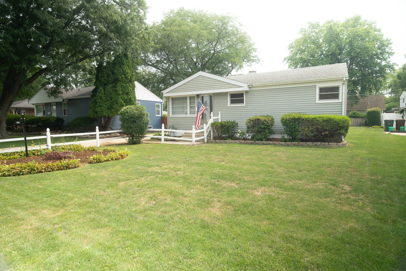 6645 Riverside Drive Tinley Park, IL 60477 - Photo 3 of 38 a house view with a sitting space and garden