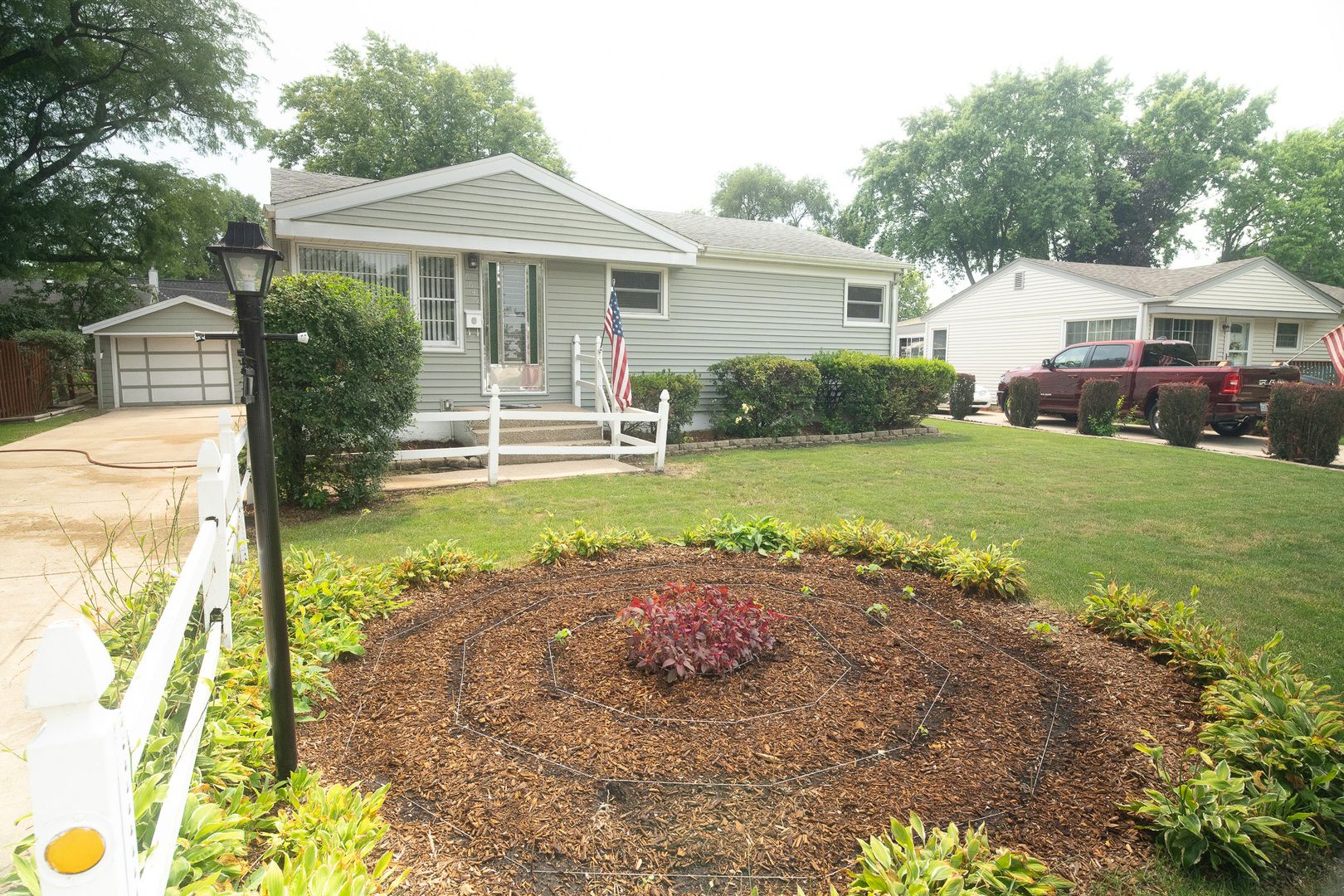 6645 Riverside Drive Tinley Park, IL 60477 - Photo 33 of 38 a front view of a house with garden