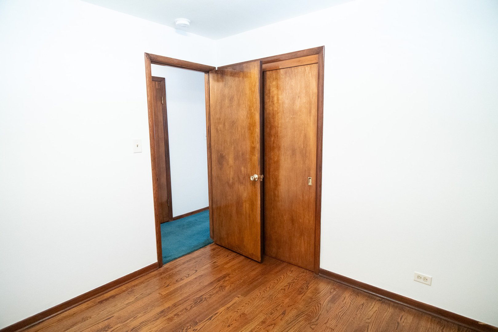 6645 Riverside Drive Tinley Park, IL 60477 - Photo 10 of 38 a view of an empty room with wooden floor