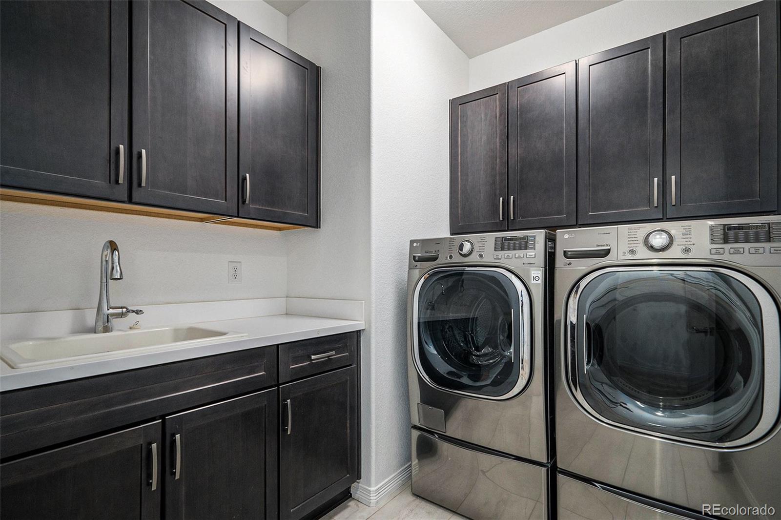 10610 Greycliffe Drive Highlands Ranch, CO 80126 - Photo 24 of 49 a utility room with sink dryer and washer