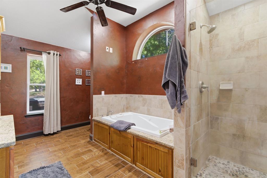 321 Cr 211 Road Gainesville, TX 76240 - Photo 19 of 40 Primary Ensuite with walk-in shower.