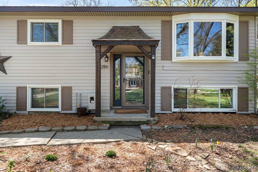 3286 Spring Meadow Drive Rochester, MI 48306 - Photo 8 of 55