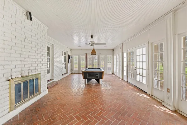 a view of an entryway with livingroom