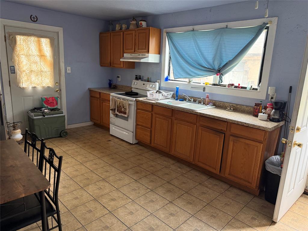 306 Southwest 5th Street Andrews, TX 79714 - Photo 4 of 12