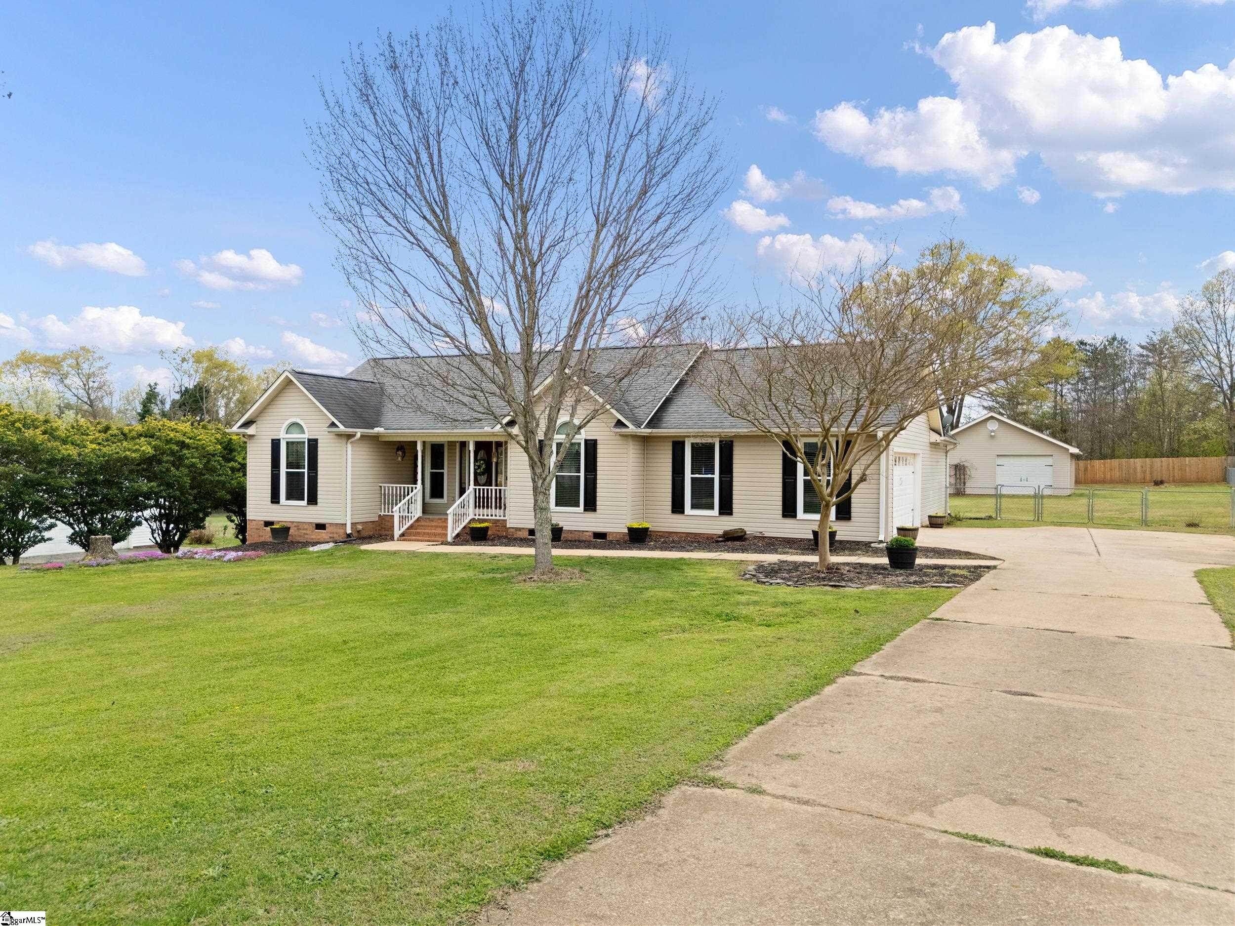 457 Cresthaven Drive Boiling Springs, SC 29316 - Photo 2 of 33