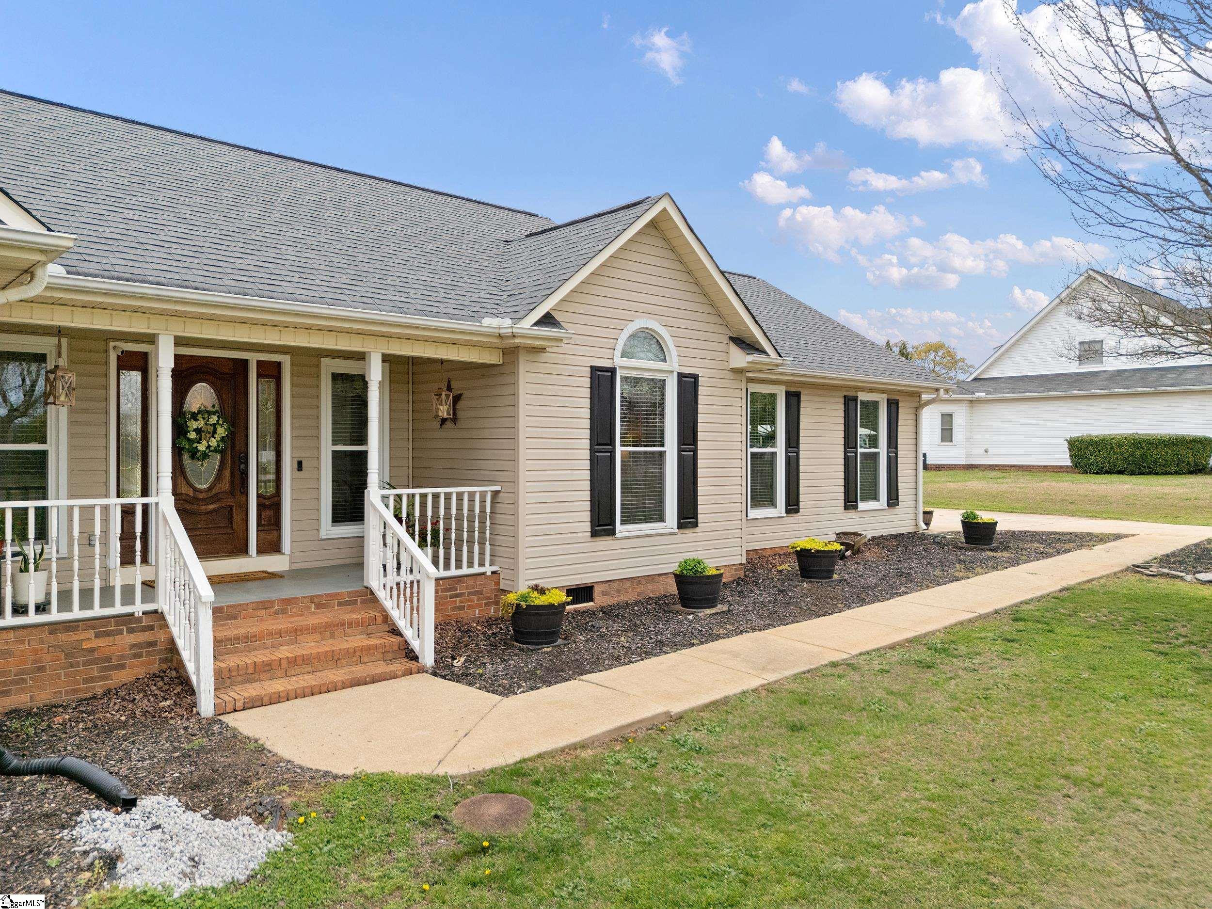 457 Cresthaven Drive Boiling Springs, SC 29316 - Photo 3 of 33