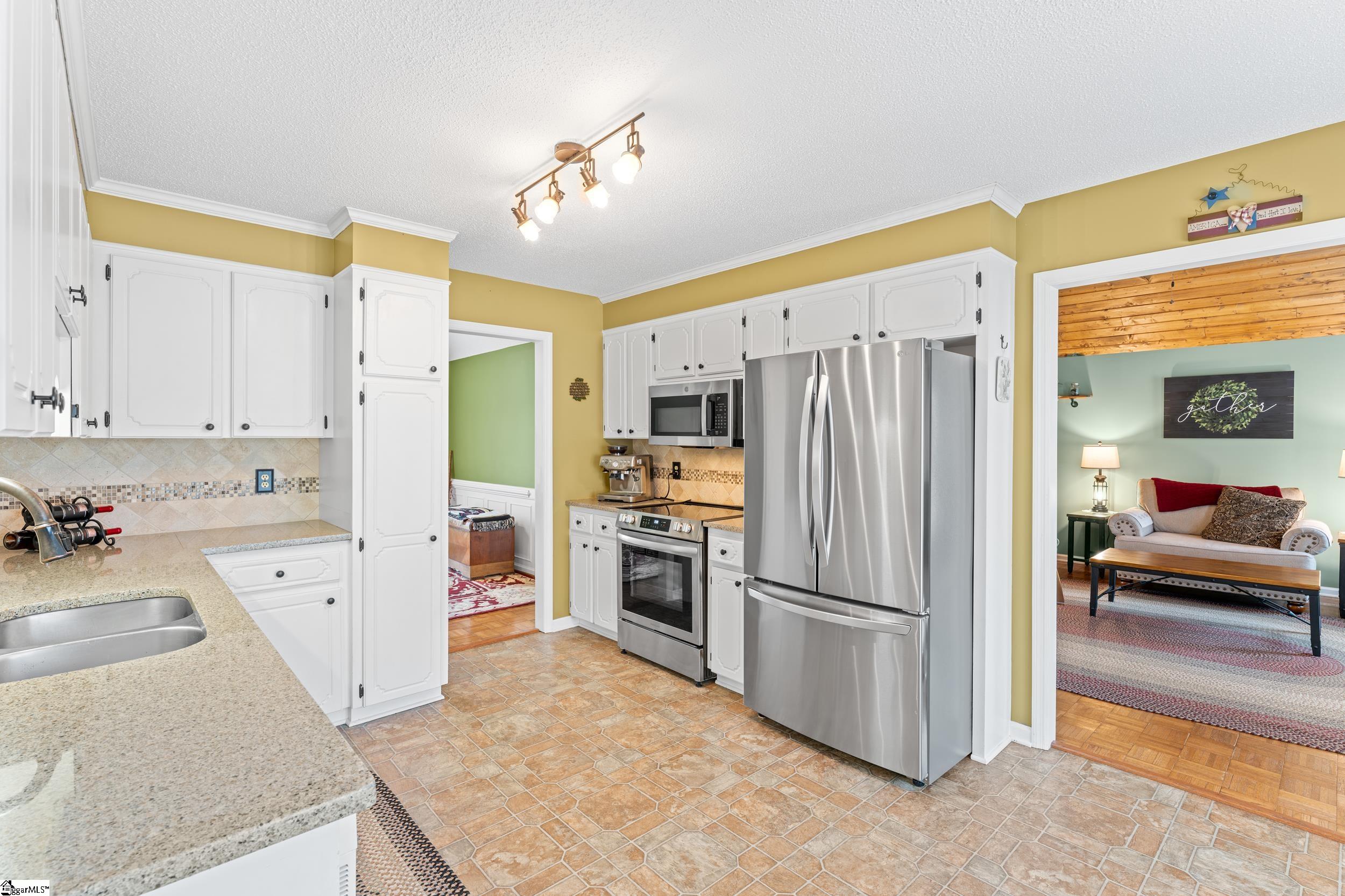 457 Cresthaven Drive Boiling Springs, SC 29316 - Photo 7 of 33