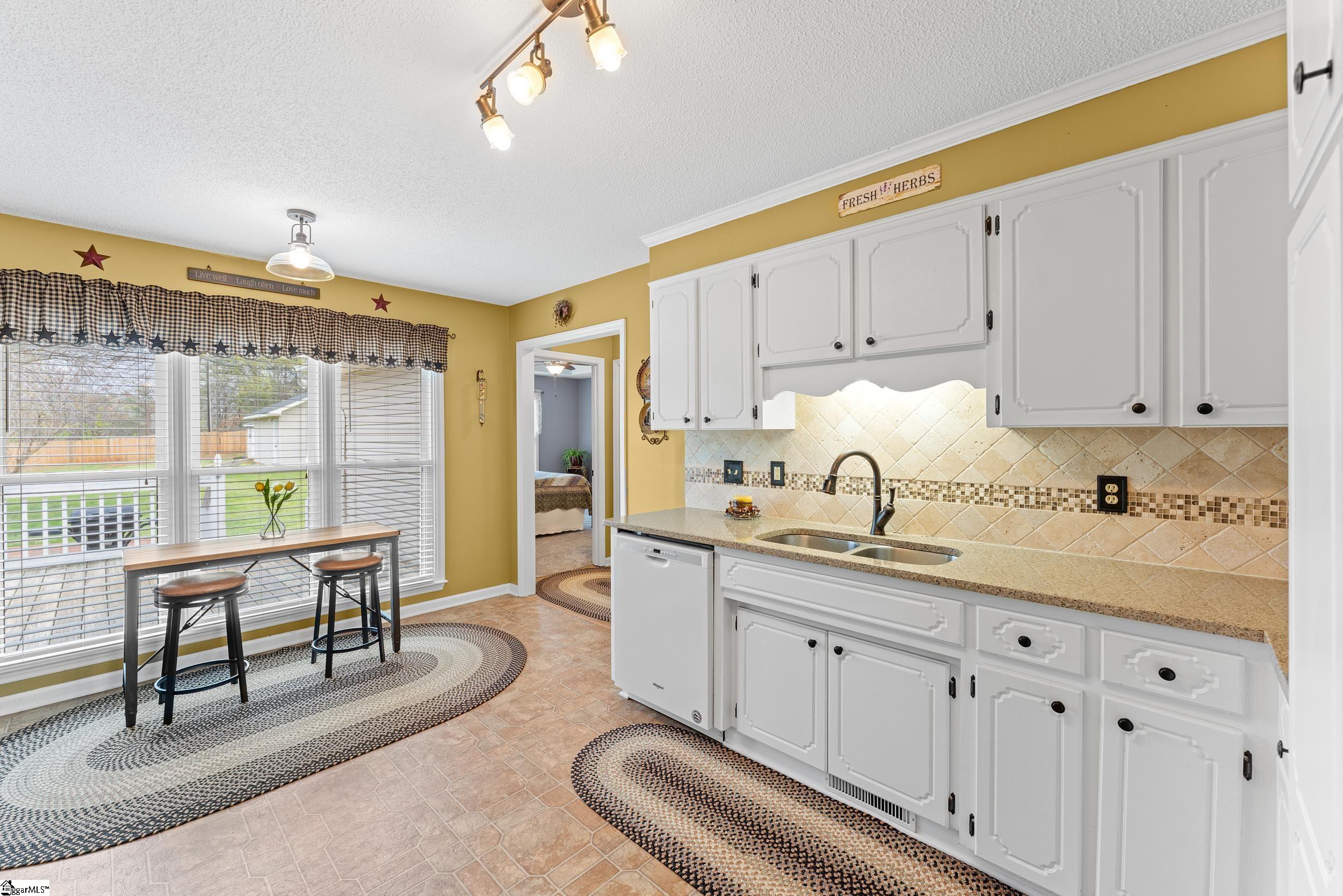 457 Cresthaven Drive Boiling Springs, SC 29316 - Photo 9 of 33