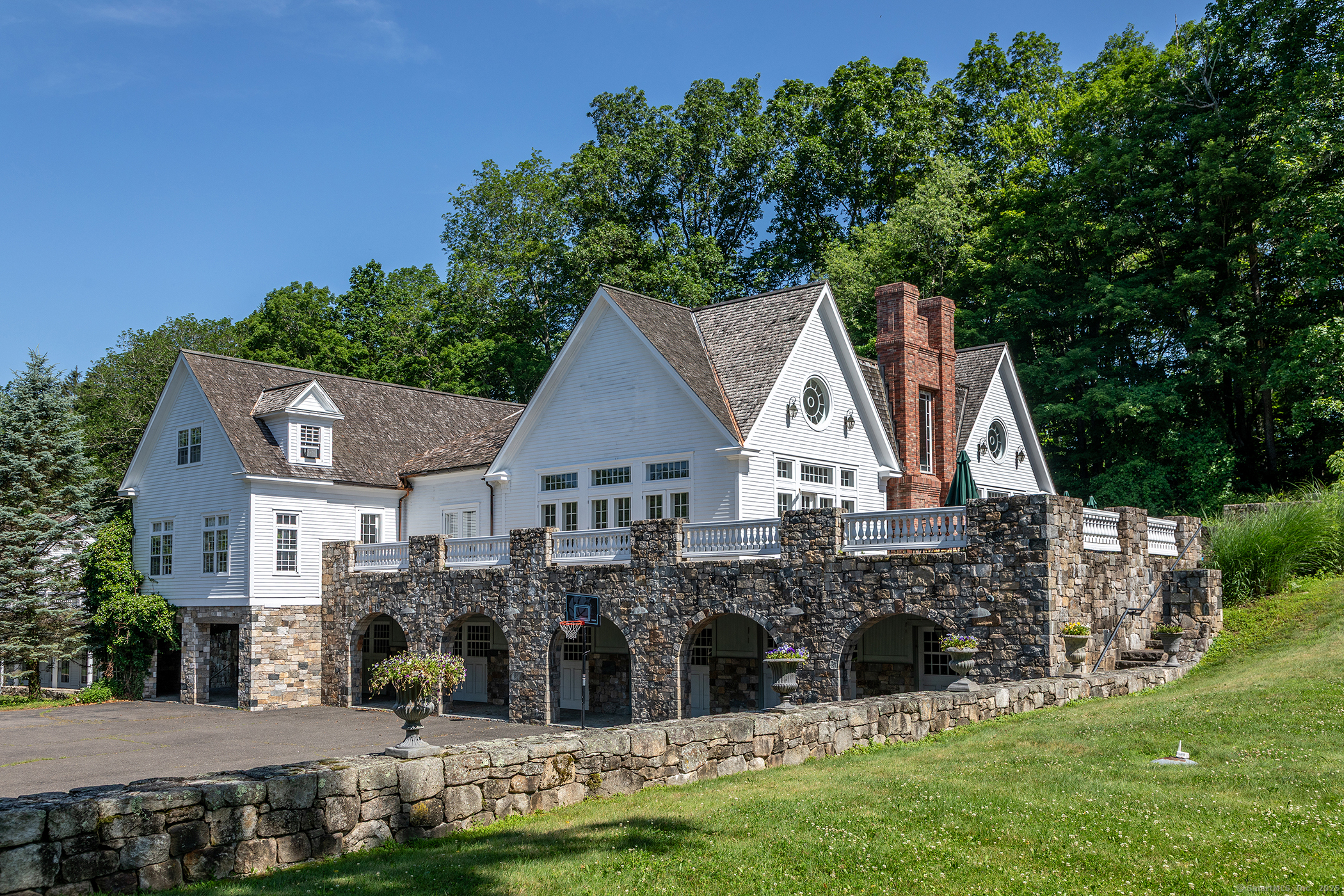 10 Sunny Ridge Road Washington, CT 06793 - Photo 37 of 39 Garages