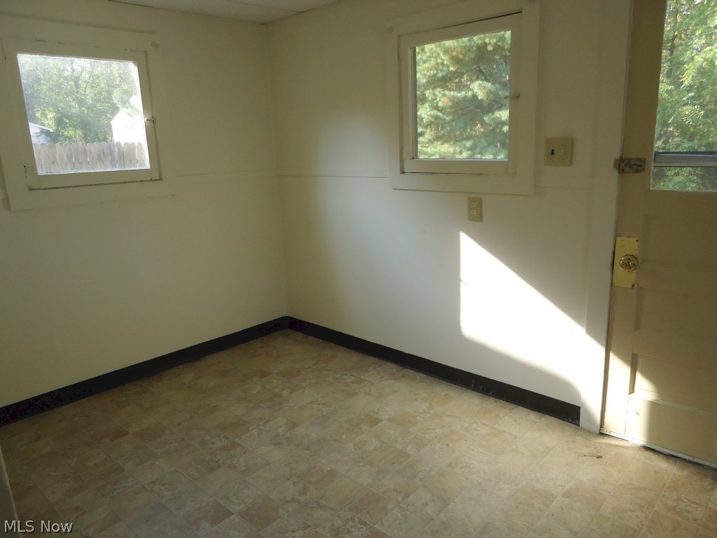 39 Spring Street Struthers, OH 44471 - Photo 4 of 7 Bonus Room