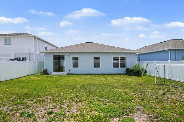 a view of a house with backyard and garden