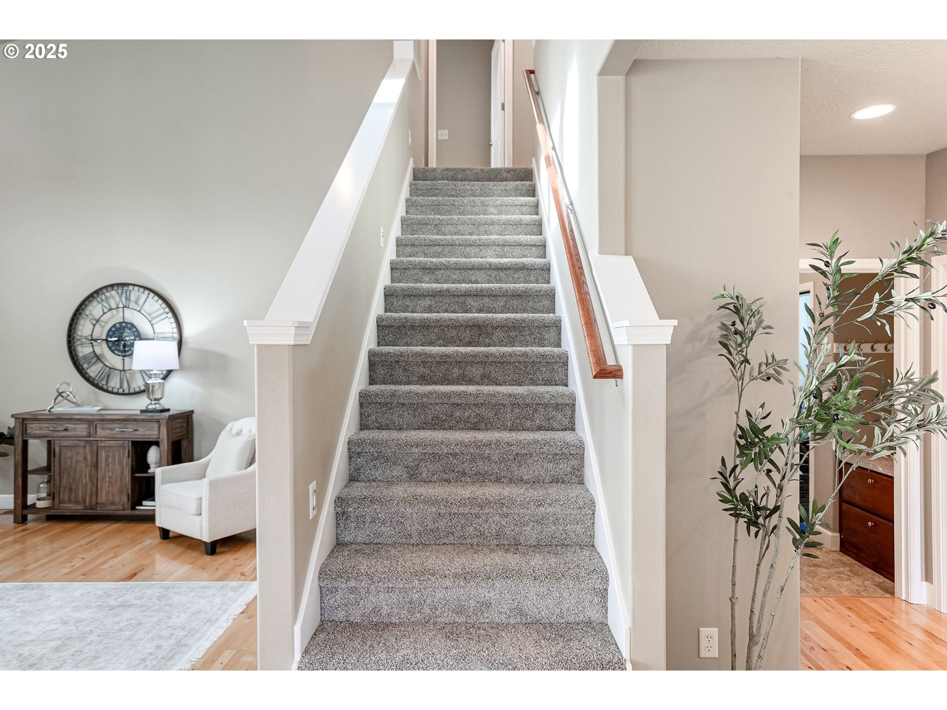 413 Northwest Harold Street Sublimity, OR 97385 - Photo 29 of 48 a view of entryway and hall