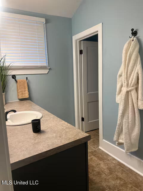 1046 Whitworth Street Jackson, MS 39202 - Photo 12 of 13 12_Bathroom