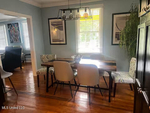 1046 Whitworth Street Jackson, MS 39202 - Photo 7 of 13 07_Living