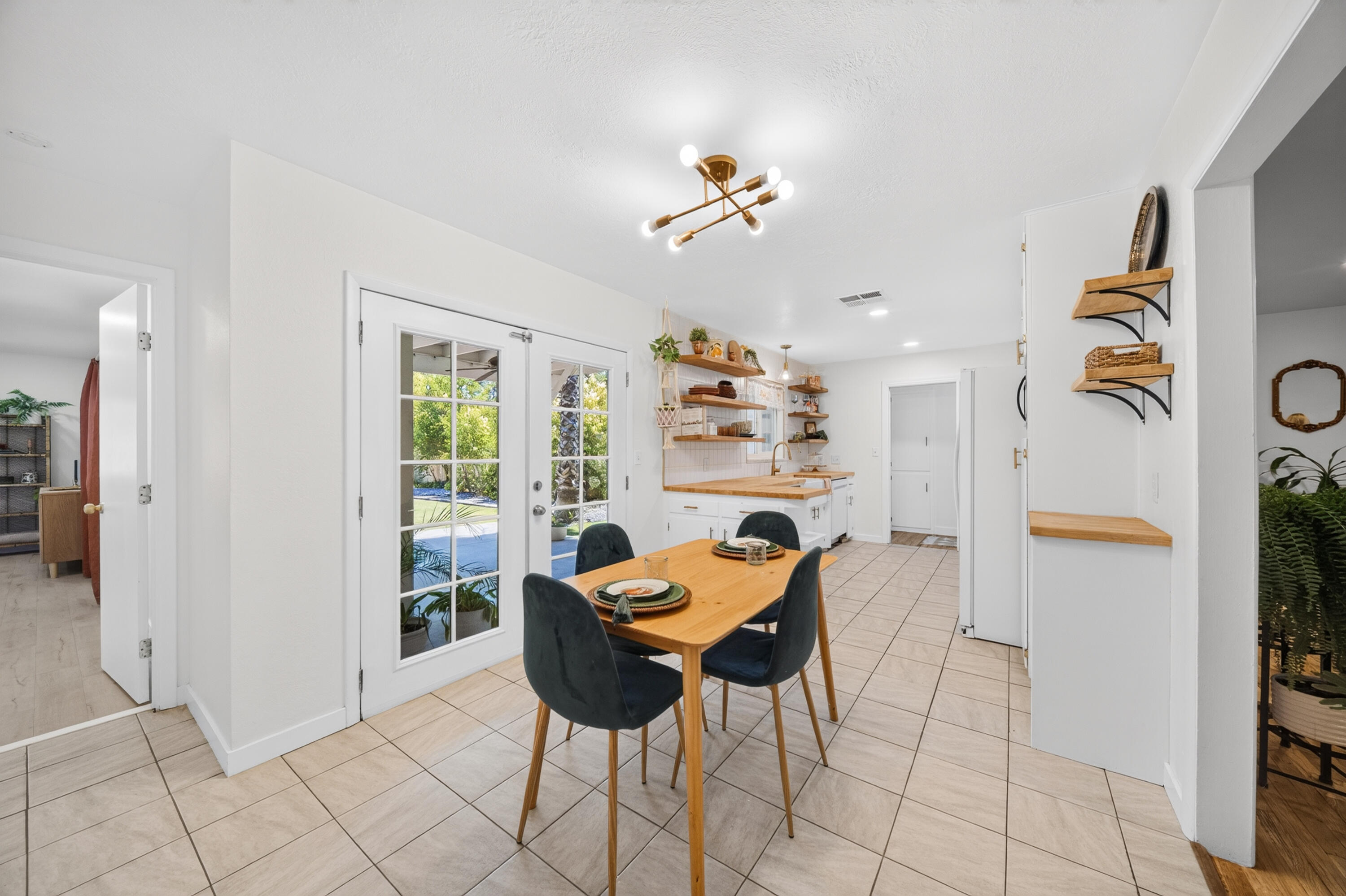3061 Marmac Road Anderson, CA 96007 - Photo 8 of 45 Dining Area