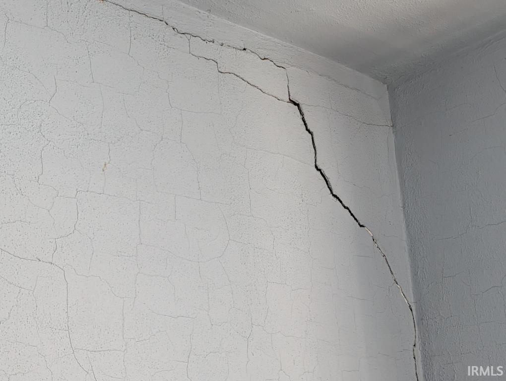 323 Roosevelt Road Walkerton, IN 46574 - Photo 4 of 36