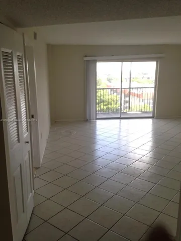 $129,999 | 4174 Inverrary Drive, Unit 911, Lauderhill, FL 33319