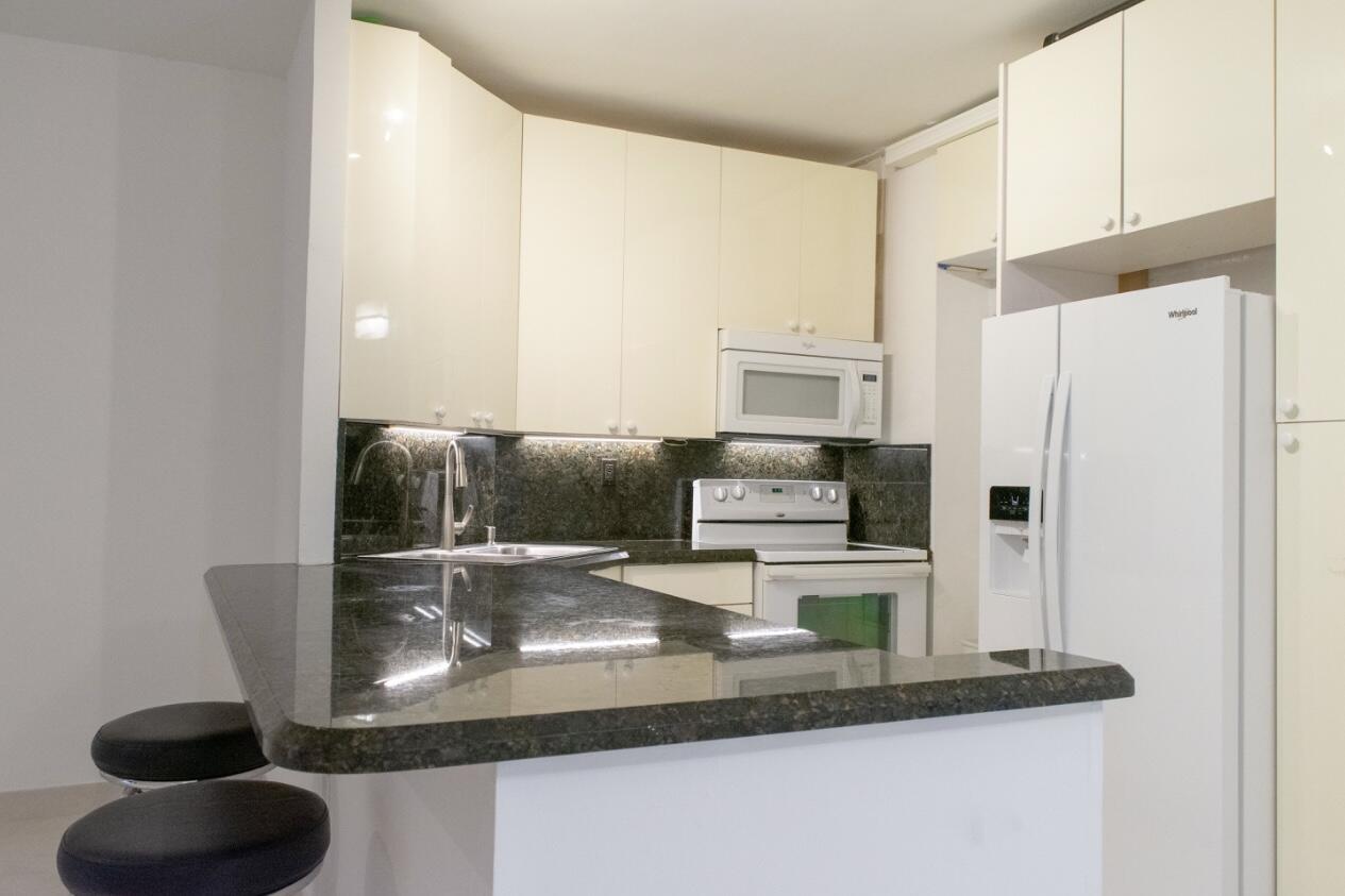 50 Southwest 3rd Avenue, Unit 1060 Boca Raton, FL 33432 - Photo 7 of 24 9. BCP 106F - Kitchen (3)