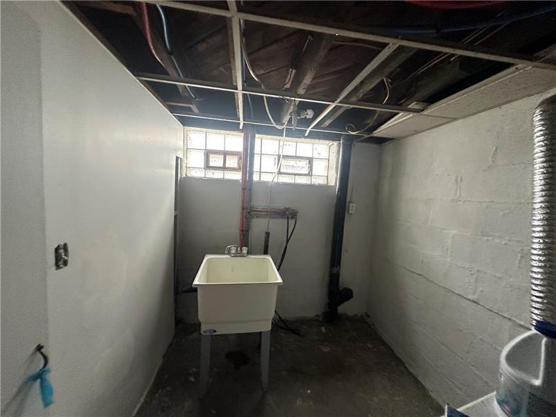 12 Elizabeth Street Pittsburgh, PA 15210 - Photo 29 of 32 a view of a room with a table and chairs