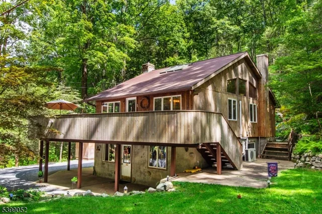 a view of a house with a yard and plants