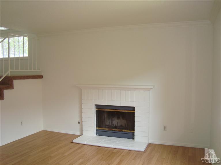 410 Johnson Road Oxnard, CA 93033 - Photo 7 of 10 a room with a fireplace
