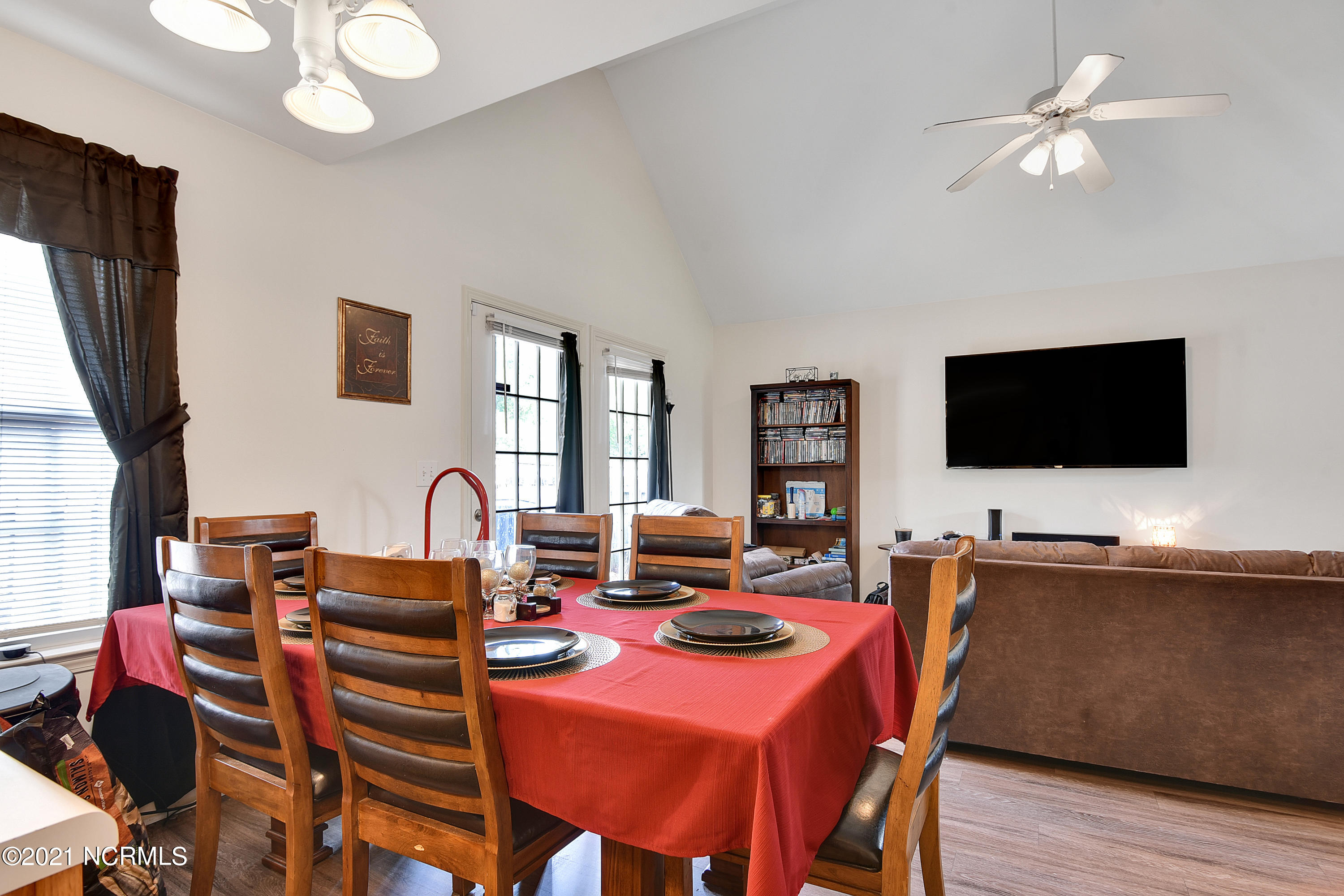 406 St Rosea Road Wilmington, NC 28405 - Photo 5 of 19 406SAINTROSEAROAD-4