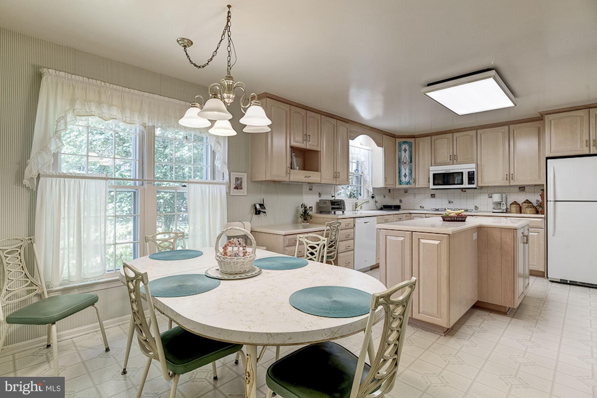 12508 Kuhl Road Silver Spring, MD 20902 - Photo 10 of 44 Breakfast Room | Kitchen