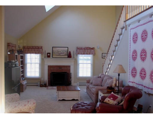 17 Juniper Road Upton, MA 01568 - Photo 2 of 5 Gallery Image 2
