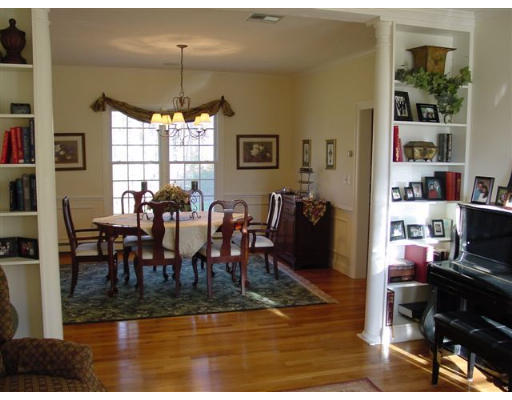17 Juniper Road Upton, MA 01568 - Photo 3 of 5 Gallery Image 3