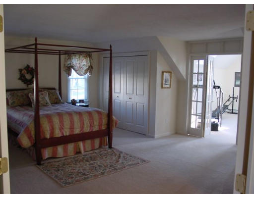 17 Juniper Road Upton, MA 01568 - Photo 4 of 5 Gallery Image 4