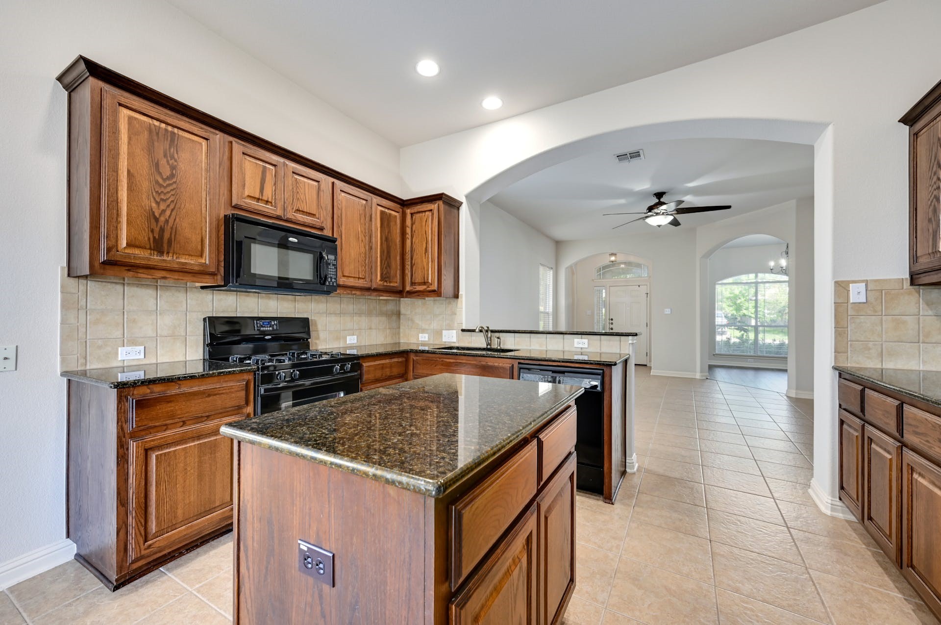 1809 Hidden Springs Path Round Rock, TX 78665 - Photo 11 of 25