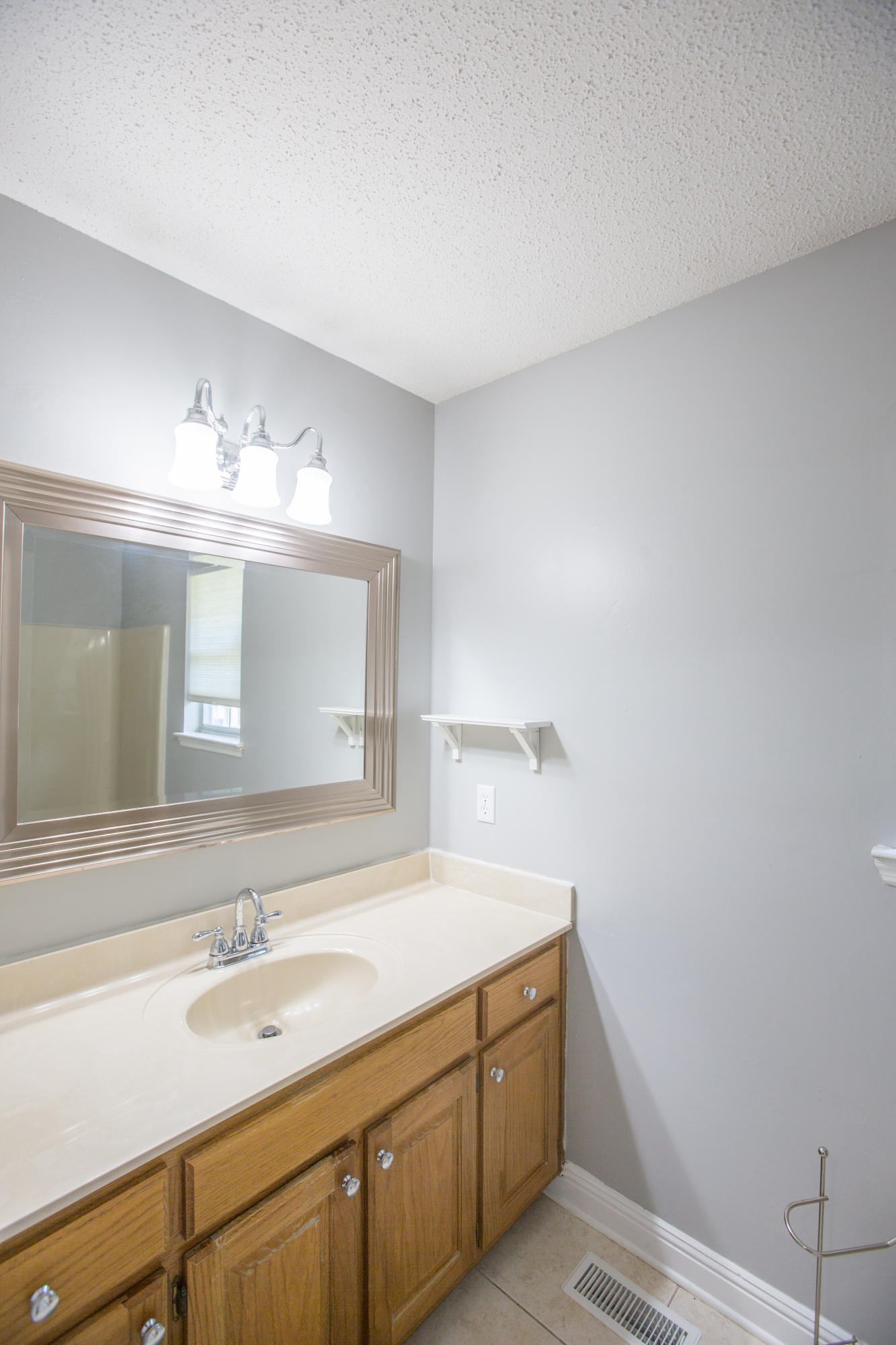 6205 Pythian Road Harrison, TN 37341 - Photo 13 of 26 Master En Suite