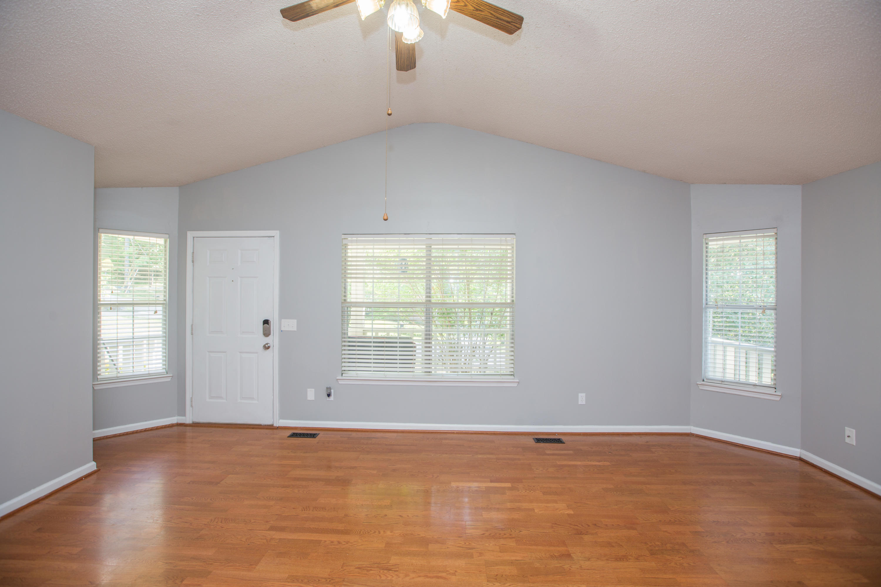 6205 Pythian Road Harrison, TN 37341 - Photo 6 of 26 Great Room2