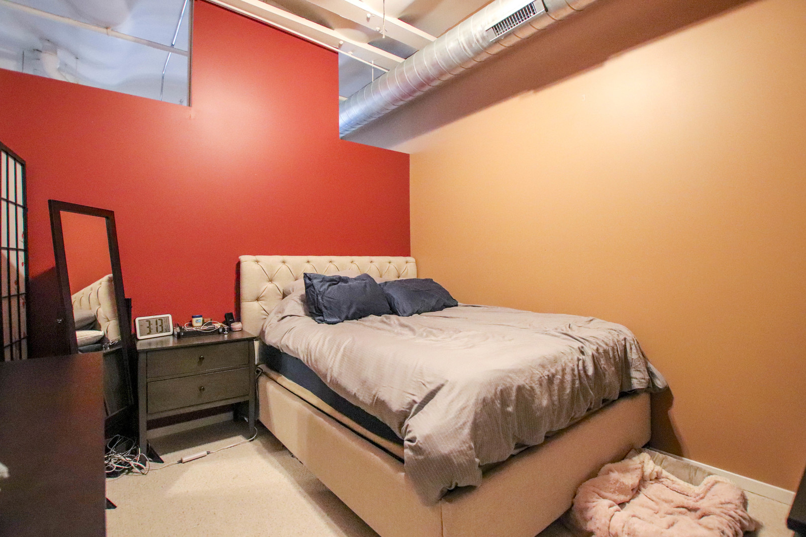 500 South Clinton Street, Unit 311 Chicago, IL 60607 - Photo 6 of 9 a bedroom with a bed and dresser