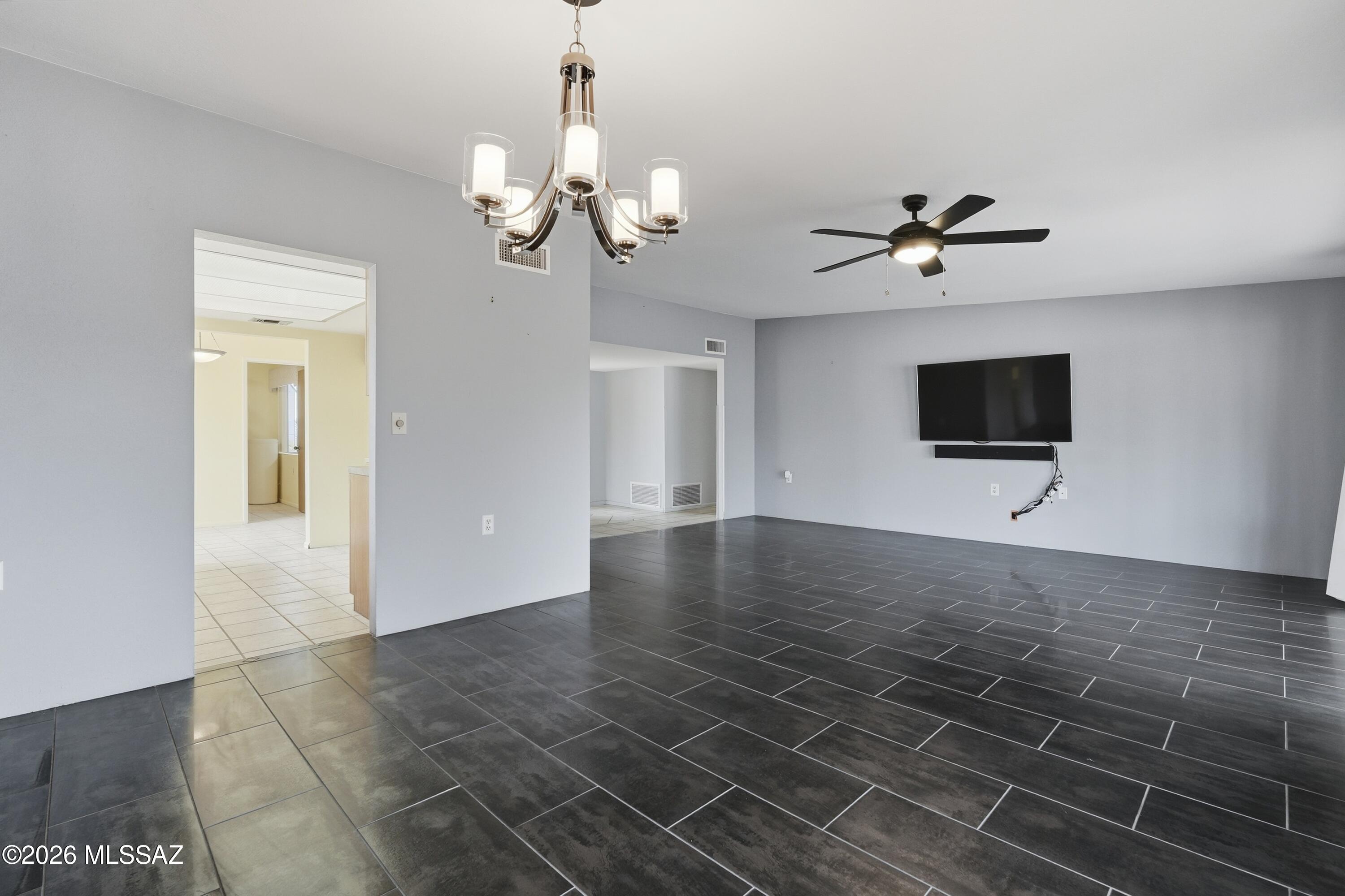 321 West Rio-Santa Cruz Green Valley, AZ 85614 - Photo 8 of 31