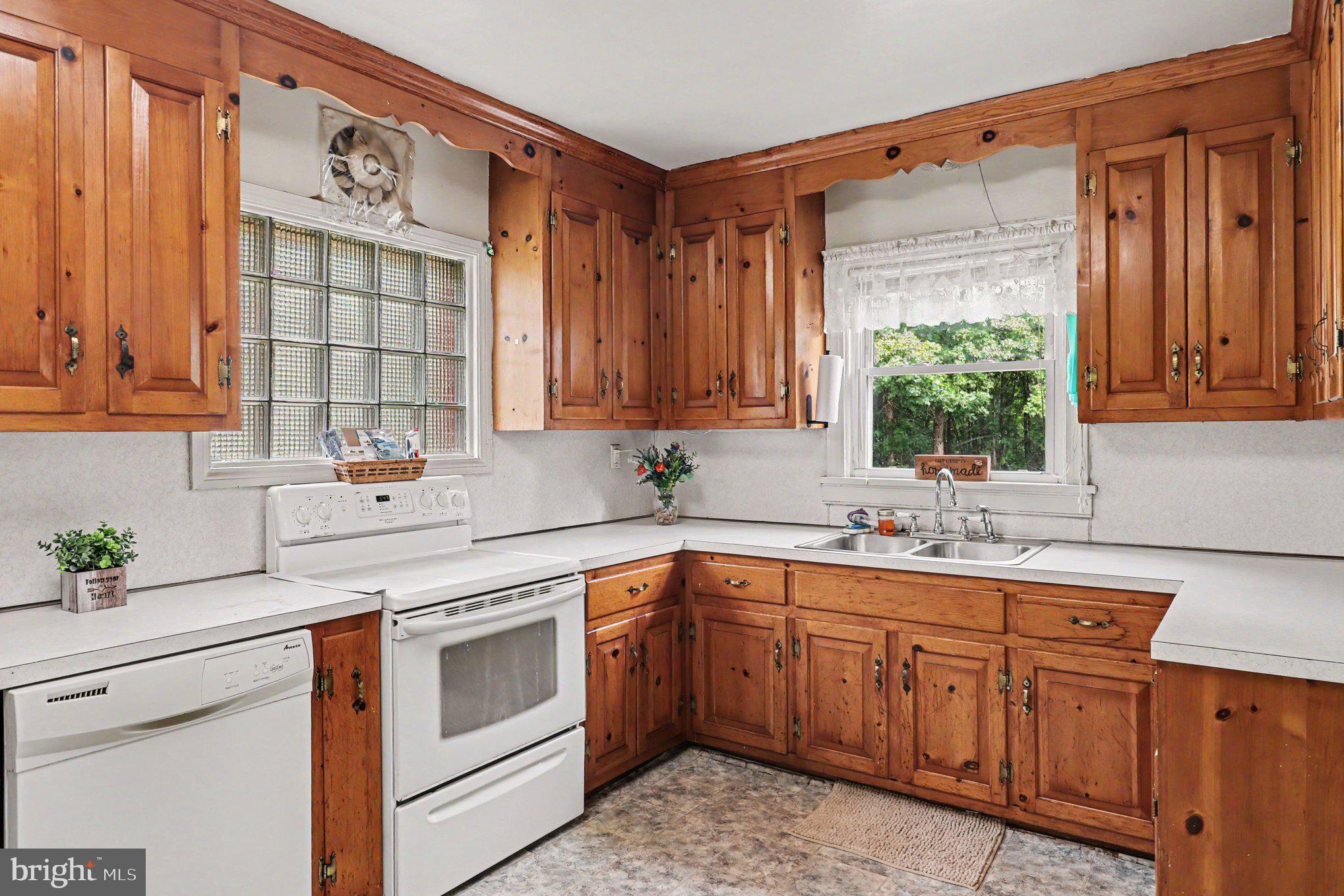 24294 Ruther Glen Road Ruther Glen, VA 22546 - Photo 10 of 28 Kitchen