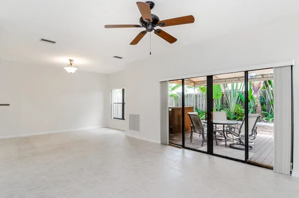 $3,775 | 363 West Camino Real, Unit 4, Boca Raton, FL 33432