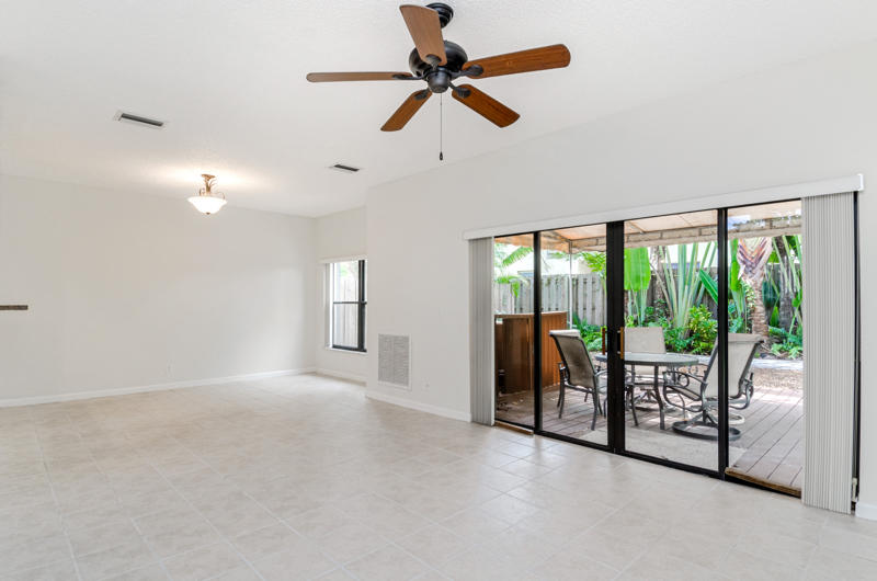 363 West Camino Real, Unit 4 Boca Raton, FL 33432 - Photo 12 of 37 363 W Camino Real #4 - 09