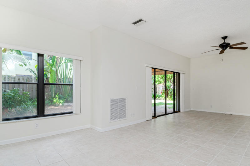 363 West Camino Real, Unit 4 Boca Raton, FL 33432 - Photo 16 of 37 363 W Camino Real #4 - 11