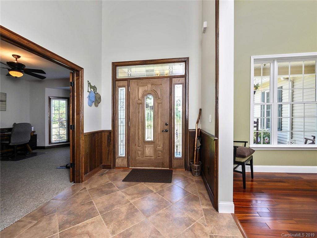 4657 Hickory Grove Road Sharon, SC 29742 - Photo 6 of 32 a view of a hallway with furniture and a livingroom