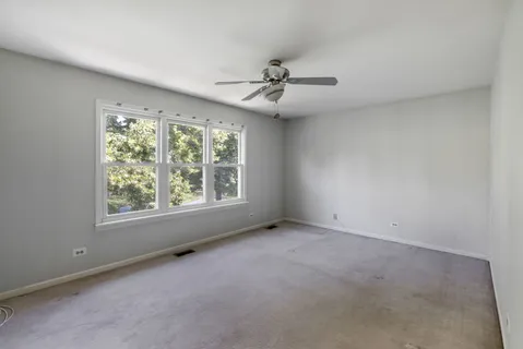$319,900 | 1059 Ridgefield Circle, Carol Stream, IL 60188