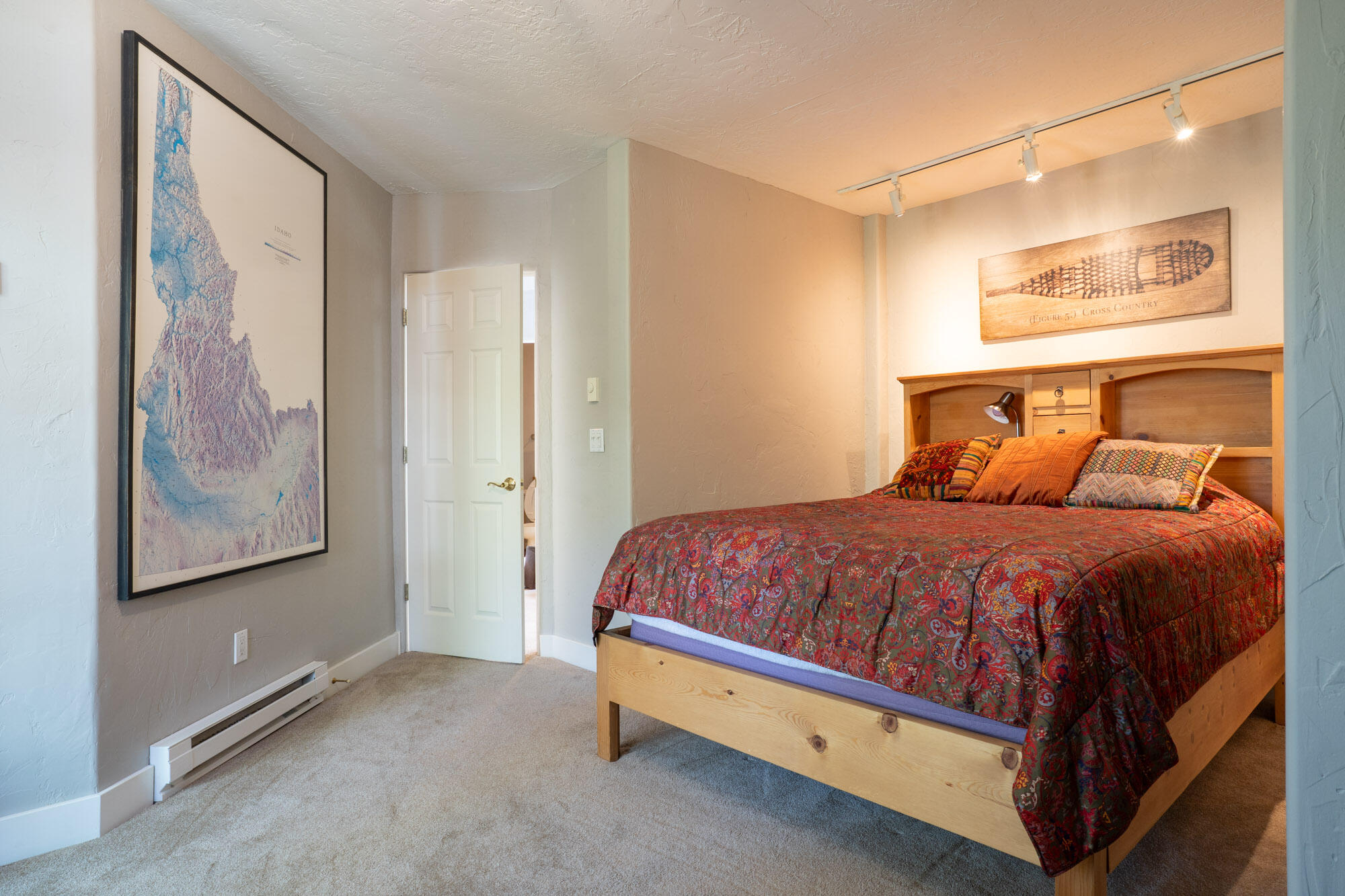 208 Georginia Drive, Unit B Ketchum, ID 83340 - Photo 23 of 41 Upstairs Bedroom 1b