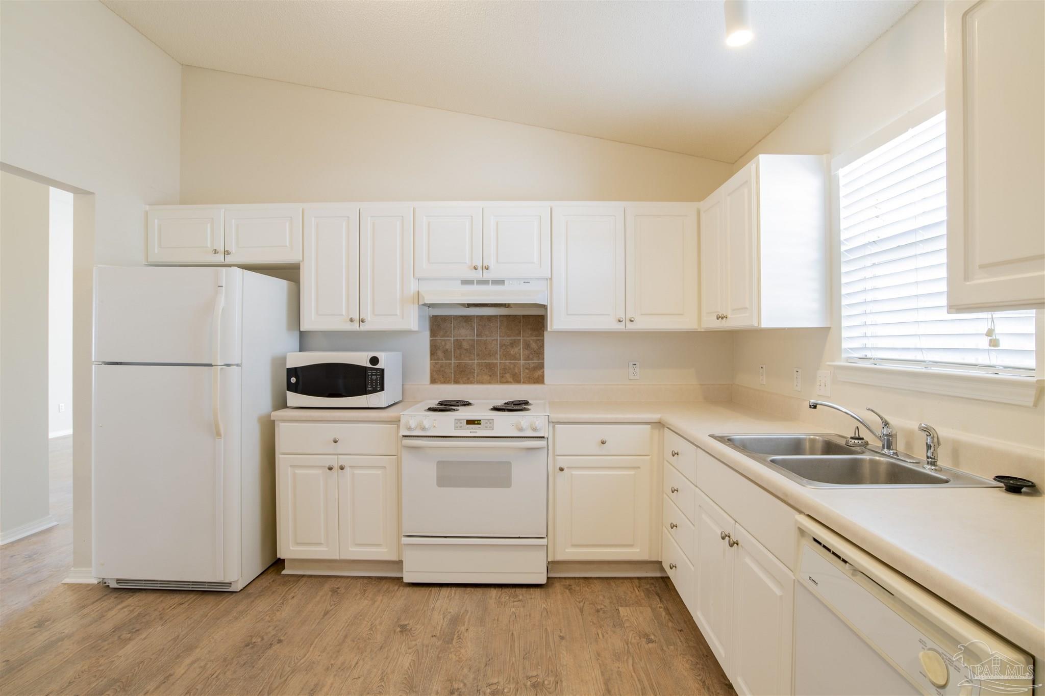 601 Hanley Downs Drive Cantonment, FL 32533 - Photo 13 of 27