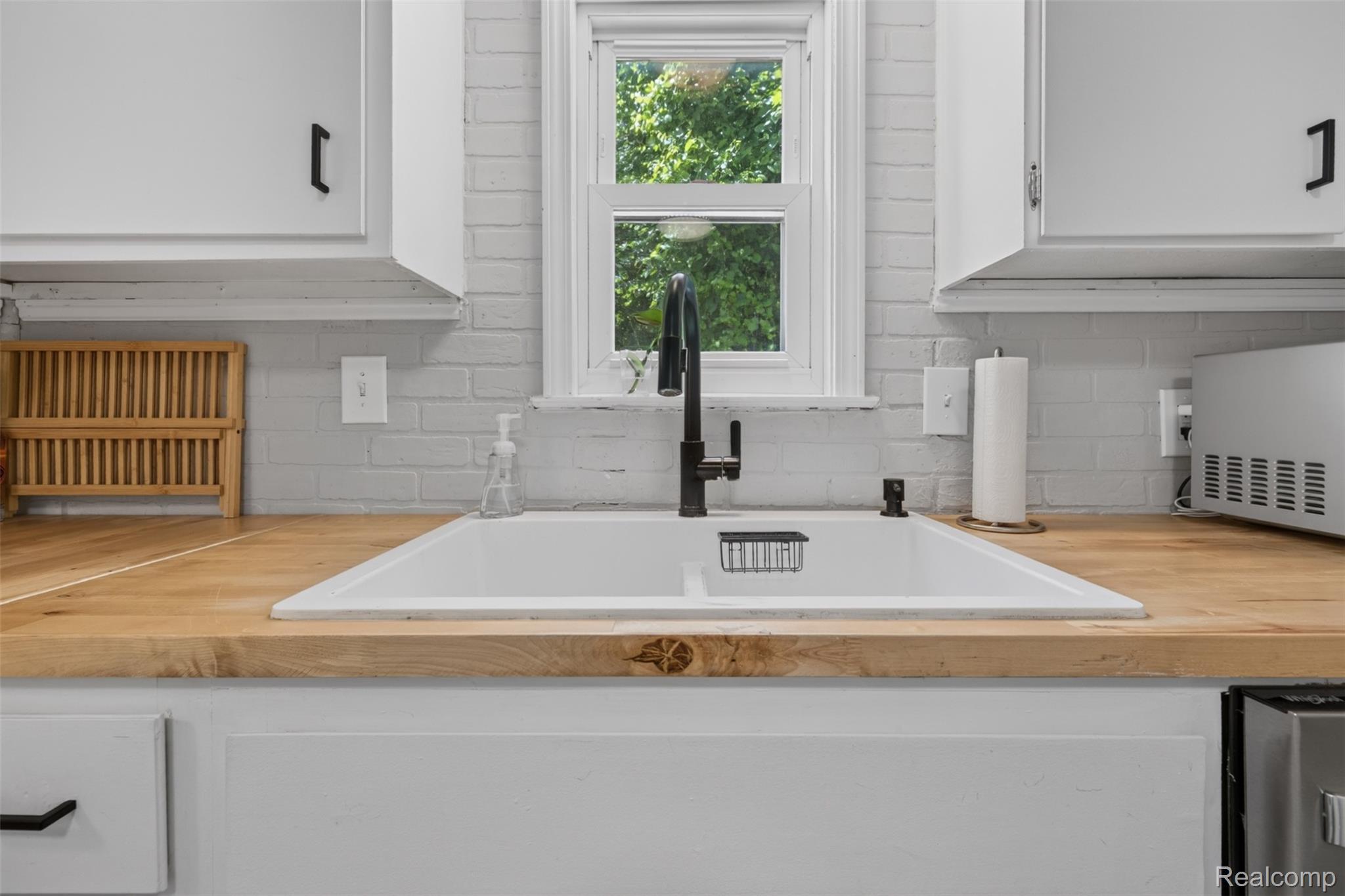 5244 Oleksyn Road Flint, MI 48504 - Photo 26 of 70 26) Kitchen.jpg