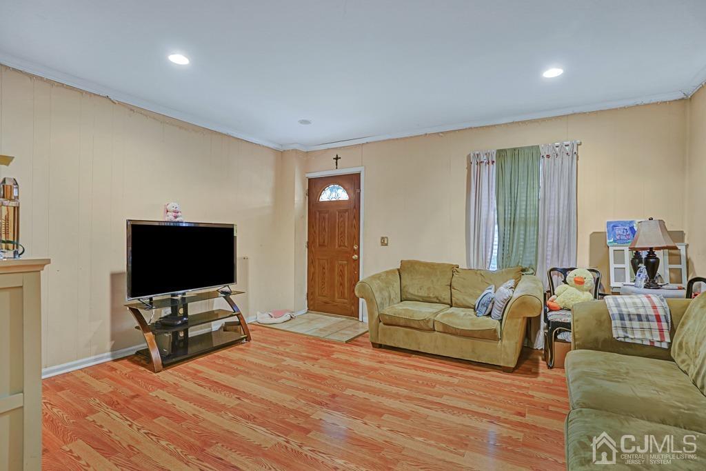 708 Front Street Dunellen, NJ 08812 - Photo 5 of 19 Living Room