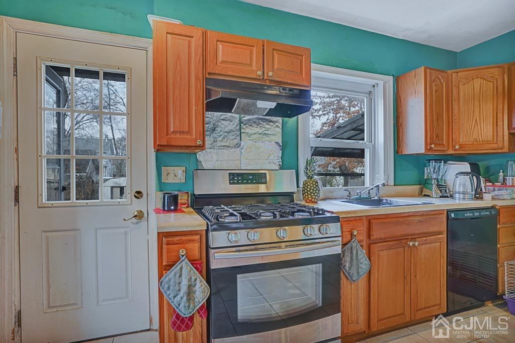 708 Front Street Dunellen, NJ 08812 - Photo 10 of 19 Exit to yard from kitchen