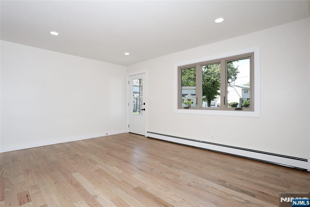 20 Dojean Court Bergenfield, NJ 07621 - Photo 6 of 50