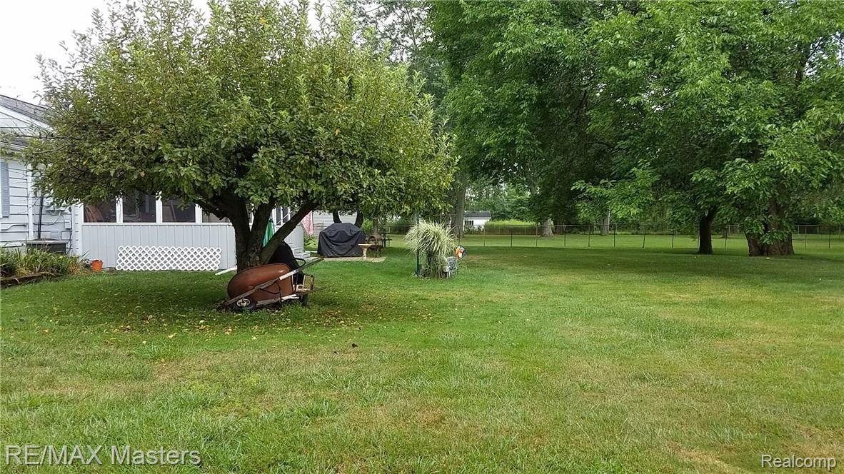 13285 Rosedale Boulevard Carleton, MI 48117 - Photo 41 of 60 20170804_101250.jpg