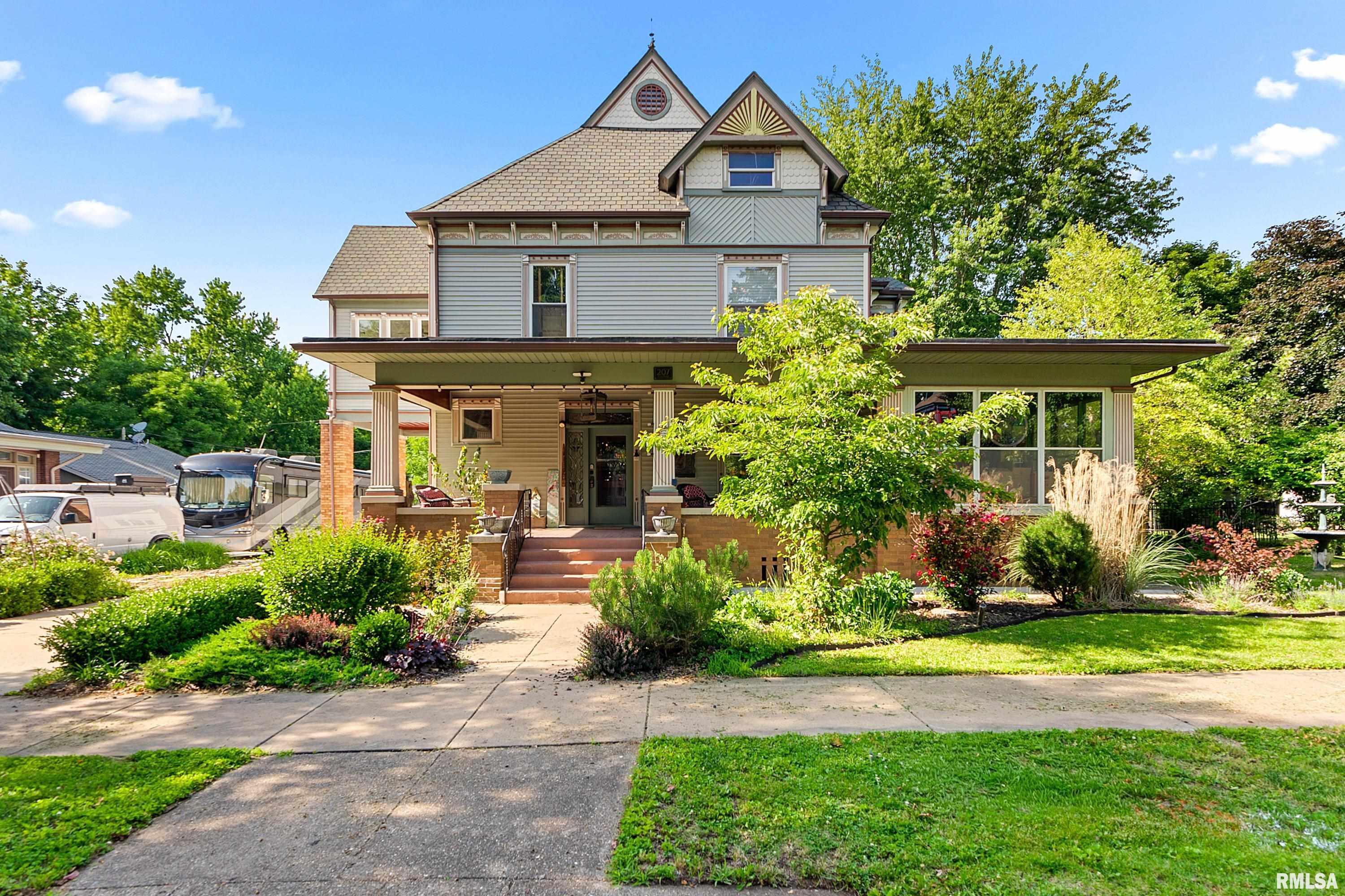 207 West 3rd Street Delavan, IL 61734 - Photo 2 of 70